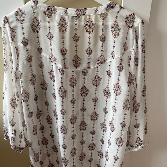 2/$24 Sheer 3/4 sleeve top - Picture 3 of 6